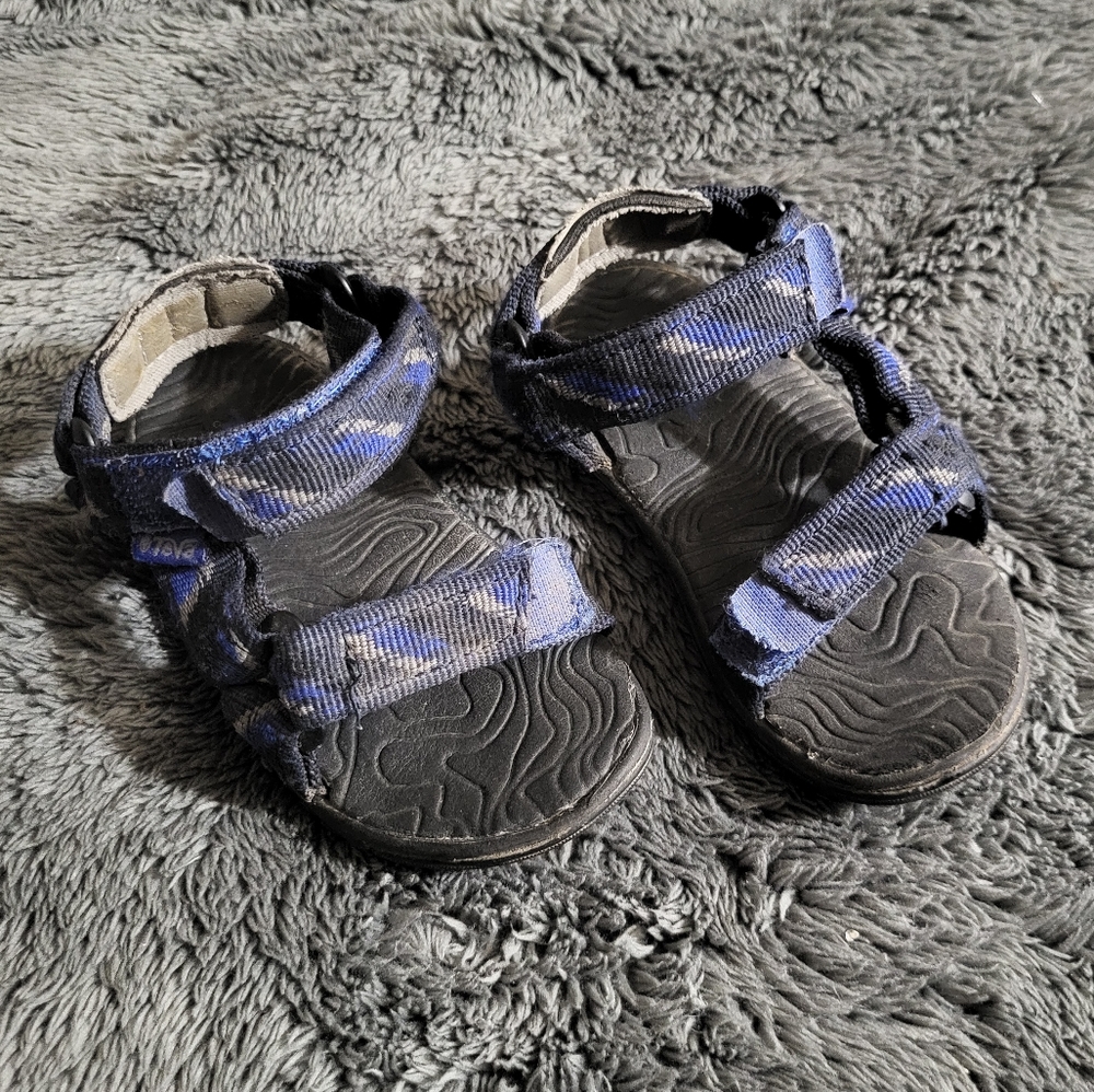 Teva Sandals size 5 toddler